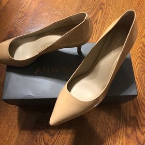 Ann Taylor leather Pumps